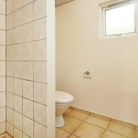 Six Bedroom Holiday In Rodby 1 Rødbyhavn